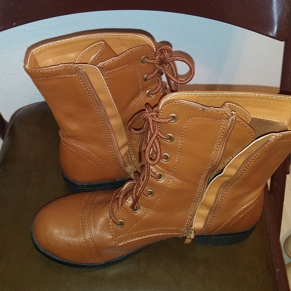 Leather boots a size 11 for a woman they are new - Picture 2 of 3